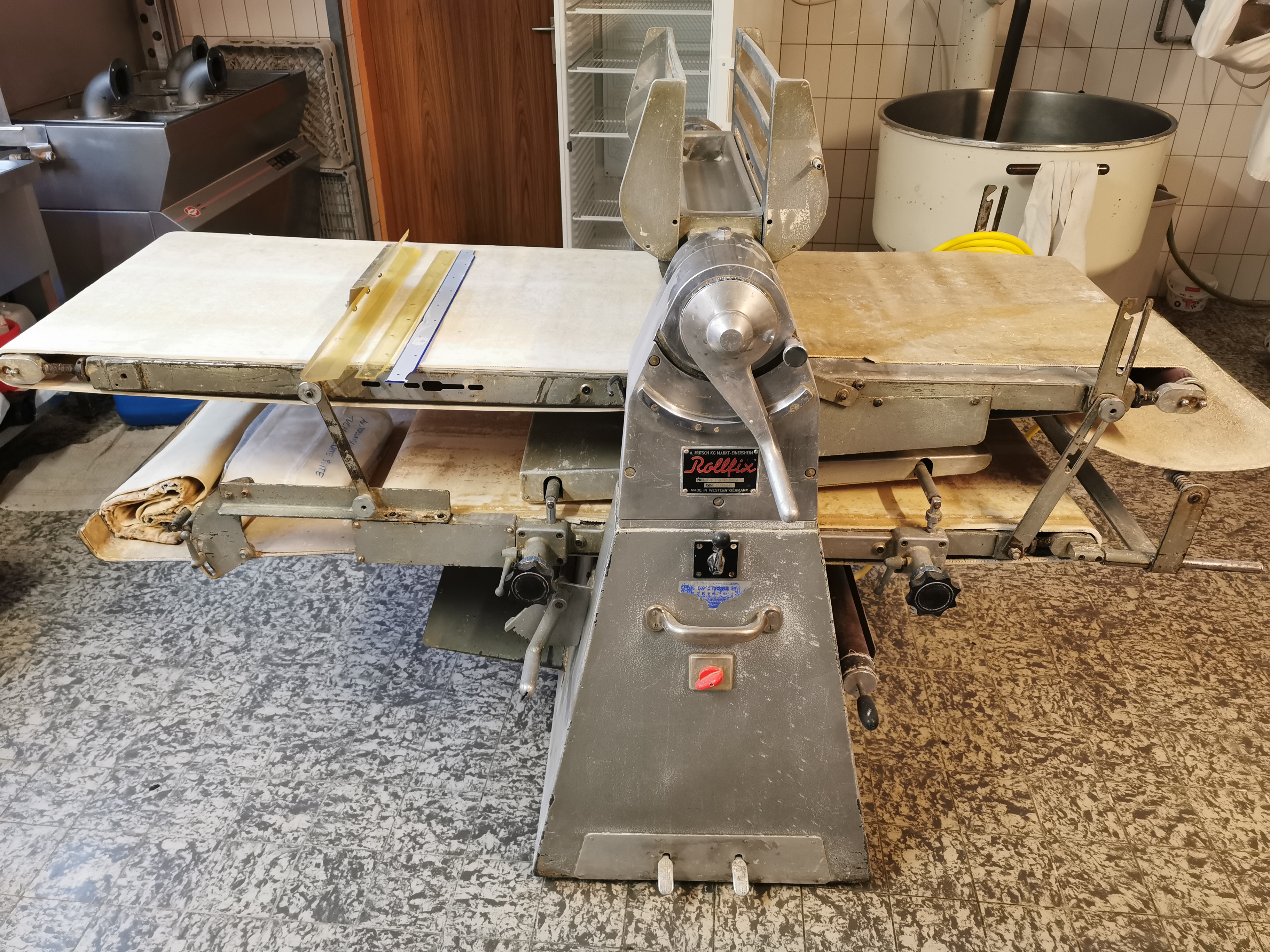 Teigausrollmaschine