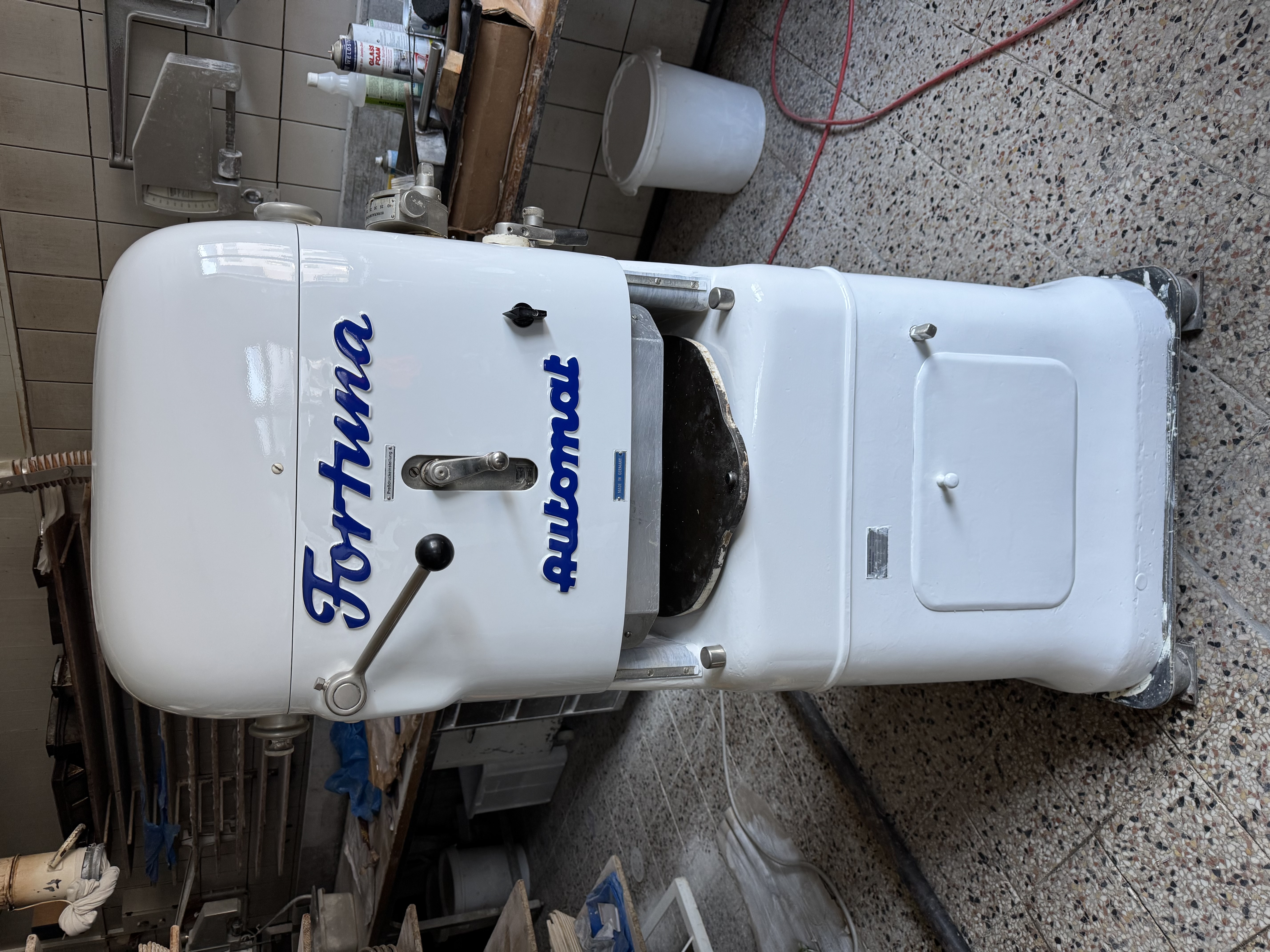 Schleifmaschine und Wickelmaschine