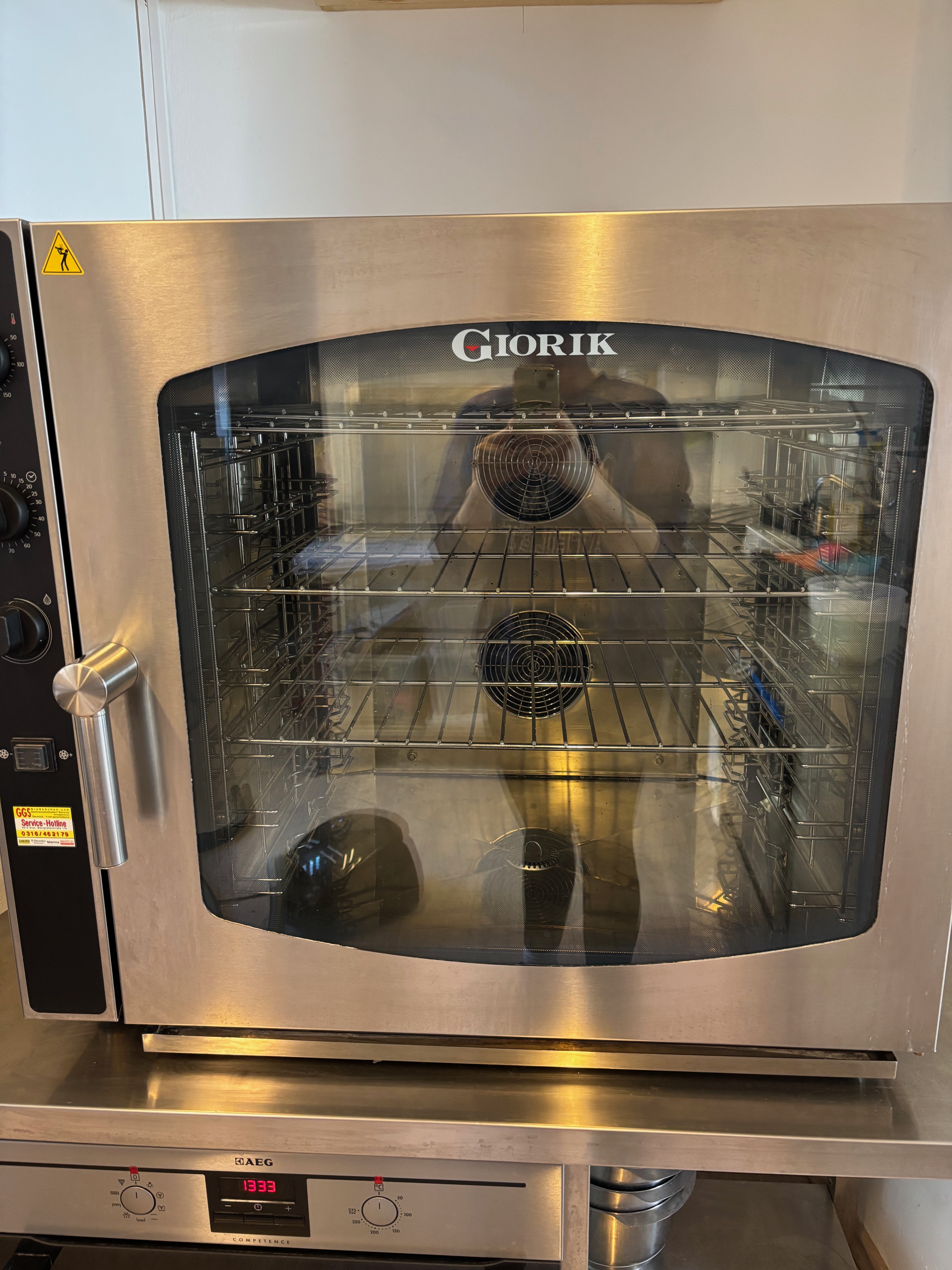 Professioneller Heißluftofen in gutem Zustand