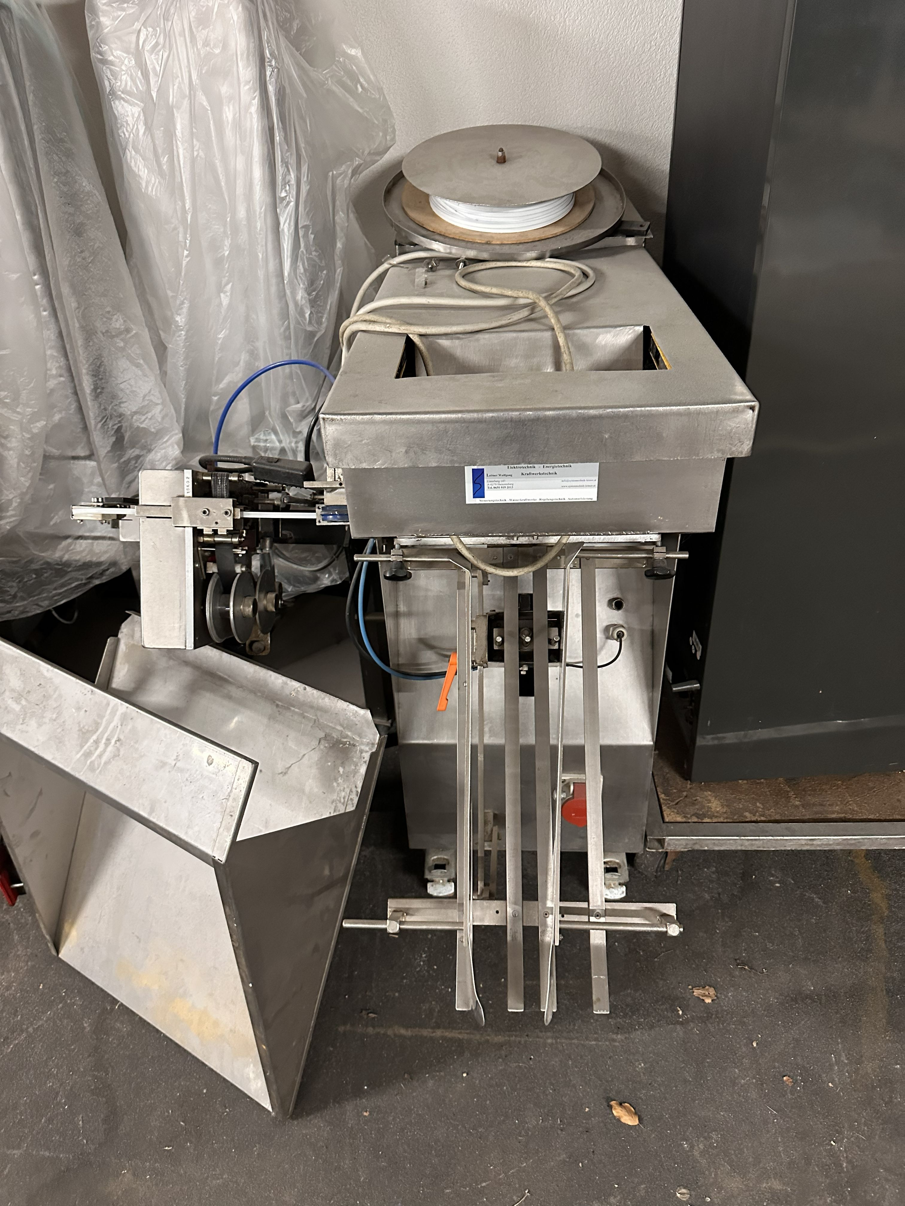 Einpackmaschine mit Clip und Datumstempel