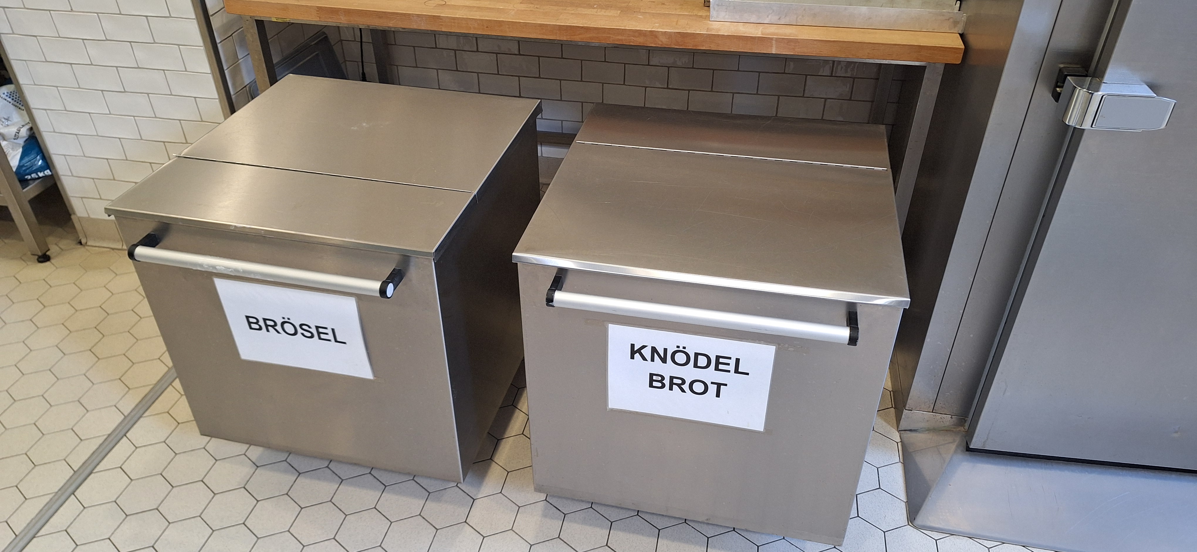 Behälter für Brösel + Knödelbrot